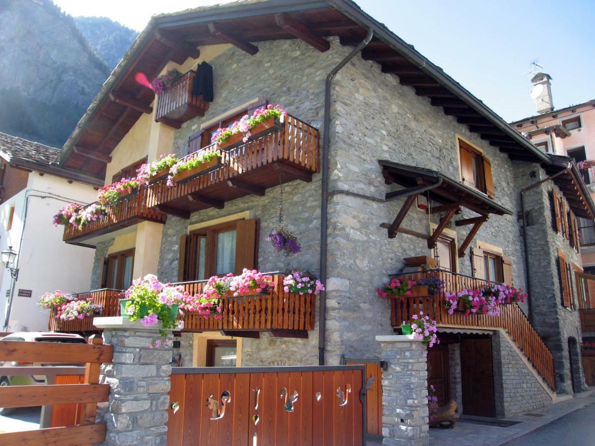 Appartamenti Lo Scoiattolo - Noce E Nocciola Pré-Saint-Didier Exterior foto